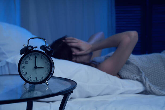 O que fazer para dormir com insônia? Veja a importância de descansar e descubra 7 dicas para acabar com as noites em claro